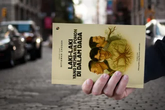 Novel Laki-laki yang Membawa Pohon di Dalam Dada karya Setiawan Chogah